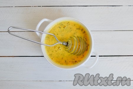 Снова быстро и тщательно перемешать.
