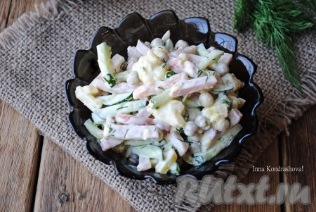 Вкусный, сытный салат "Влажский", приготовленный с ветчиной и зелёным горошком, разложить по салатницам и можно подавать на стол.&nbsp;