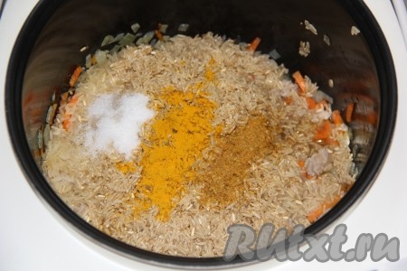 Добавить специи и соль по вкусу.