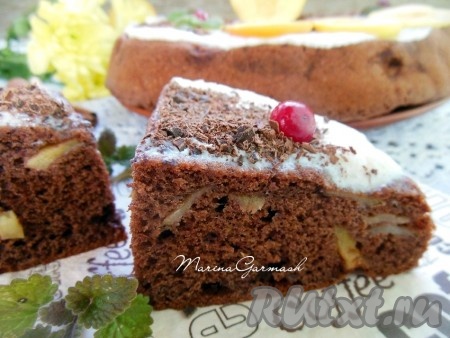 Шоколадная шарлотка с яблоками