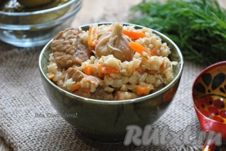 Из перловой крупы получается очень вкусный, сытный и ароматный плов. Обязательно попробуйте!
