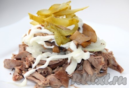 Салат из куриных сердечек и шампиньонов