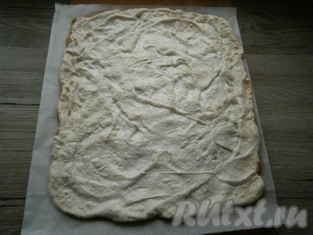 Выпекать корж в разогретой до 150-160 градусов духовке около 40-60 минут. Смотрите по своей духовке, безе не должно слишком потемнеть, но и не должно оставаться сырым. Если безе не липнет - готово!