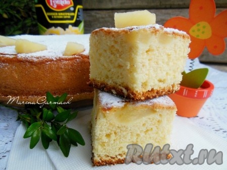 Шарлотка с консервированными ананасами
