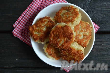 Сочные, нежные и ароматные рубленные рыбные котлеты из минтая сразу же подавать к столу. Хотя они вкусны и в остывшем виде.
