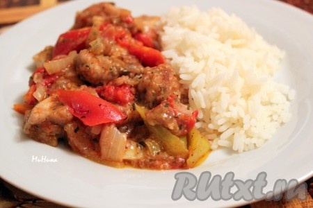 Мясо на сковороде с замороженными овощами