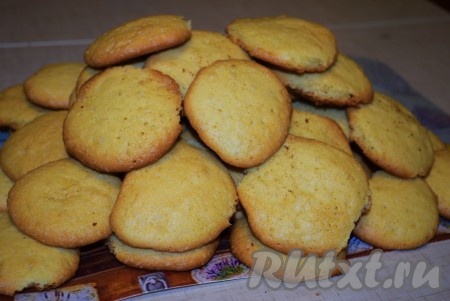 Выпекать лепешки в несколько этапов, пока не израсходуем все тесто. Затем охладить испеченные лепешки.&nbsp;
