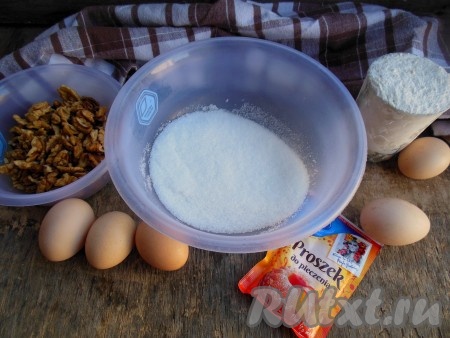 Для приготовления шарлотки с грецкими орехами я взяла вот такие ингредиенты.
