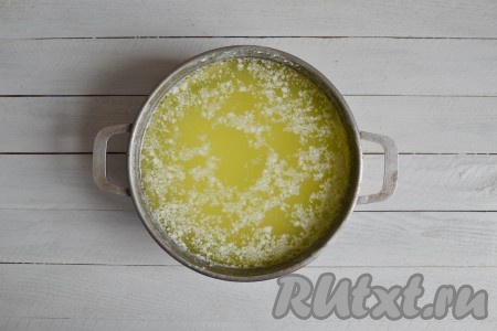 Оставить до полного остывания. Не колотить, не перемешивать. 