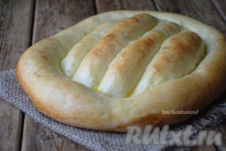 Выпекать матнакаш в разогретой до 220 градусов духовке около 15-20 минут (до румяной корочки). Время приготовления будет зависеть от вашей духовки.&nbsp;
