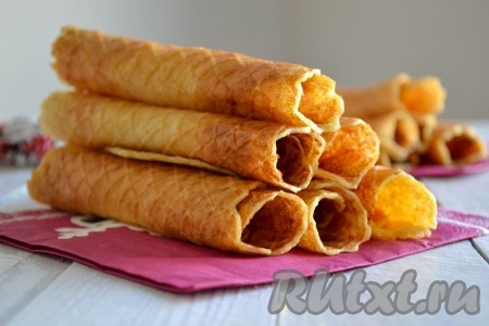 Творожные вафли несравнимы ни с чем, их вкус - невероятный. Попробуйте обязательно! По желанию, их можно наполнить любой начинкой: сгущенным молоком, джемом, кремом и даже творожком.