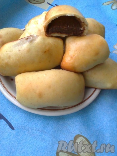 И в придачу вкусный яблочно-абрикосовый  компот! С этой начинкой можно приготовить пирожки по любому рецепту. 

Вот такие пирожки с начинкой из сушеных яблок и абрикосов у меня получились.