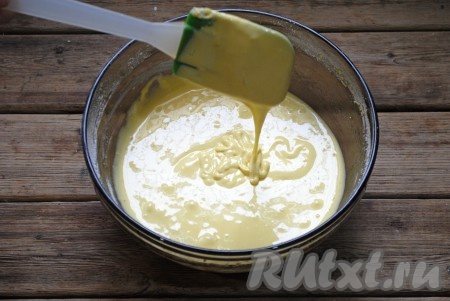 Тесто должно получиться достаточно пышным и не слишком густым (как на фото).&nbsp;
