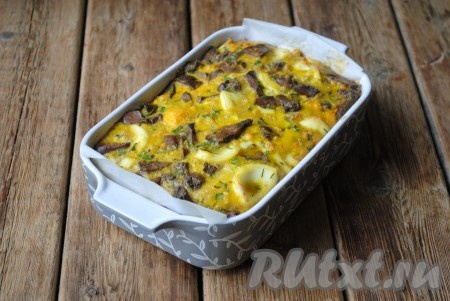 Запекать дроб из куриной печени и яиц в разогретой до 180 градусов духовке 40-45 минут (до готовности). Блюдо будет считаться готовым, когда на его поверхности не будет мокрых участков яичной заливки.