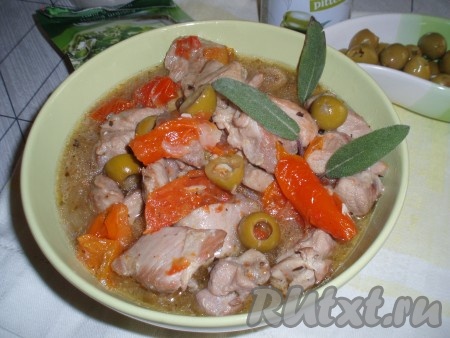 Индейка, тушеная с вялеными томатами и оливками