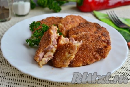 Интересные и очень вкусные котлеты из сосисок и сыра вам обязательно понравятся, советую!