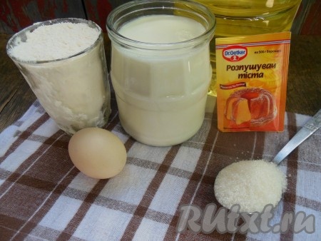 Для приготовления домашнего печенья на кефире и растительном масле я взяла вот такие ингредиенты.
