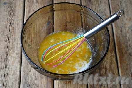 Получившуюся смесь хорошо перемешать. Смесь должна стать однородной.&nbsp;
