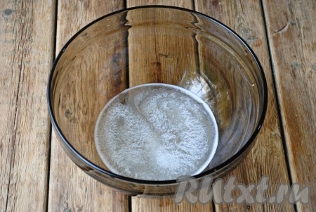 В рассол добавить соду, перемешать. Произойдёт реакция и жидкость побелеет и вспенится.&nbsp;
