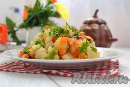 Приготовить рассыпчатую, аппетитную картошку в горшочках в микроволновке по этому рецепту совсем несложно, попробуйте!