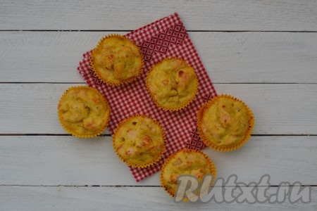 Достать выпечку из формы и можно сразу же подавать на стол.
