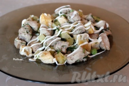 А ещё&nbsp; салат с курицей, картошкой и яйцами очень вкусно заправить майонезом.
