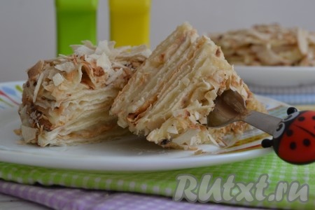 "Наполеон" из лаваша, благодаря заварному крему, получается нежным и очень вкусным. Его можно сразу подавать к столу. Я думаю, что вашим близким такой десерт очень понравится.
