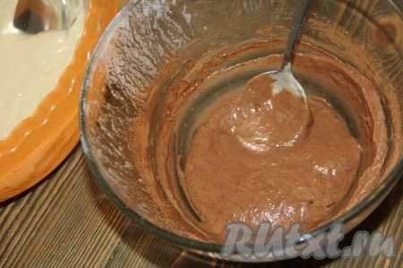 Тщательно перемешать тесто.
