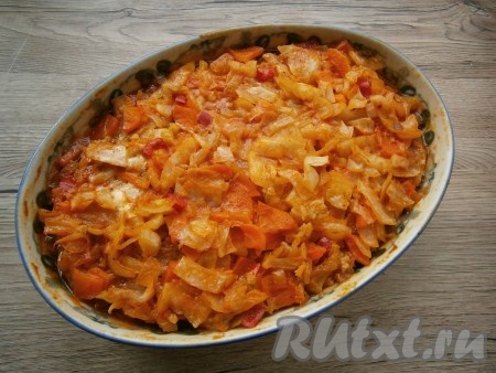 Накрыть форму фольгой и отправить ленивые голубцы в разогретую до 200 градусов духовку на 40 минут. Затем фольгу убрать и запекать блюдо еще 15 минут.
