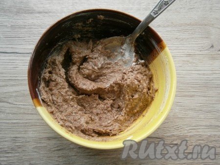 Тщательно перемешать массу из печенья.
