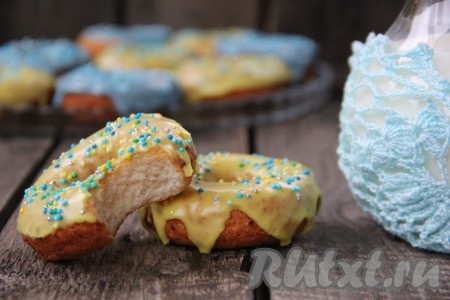 Вот такие аппетитные, яркие и очень вкусные творожные пончики можно приготовить в домашних условиях по этому рецепту.
