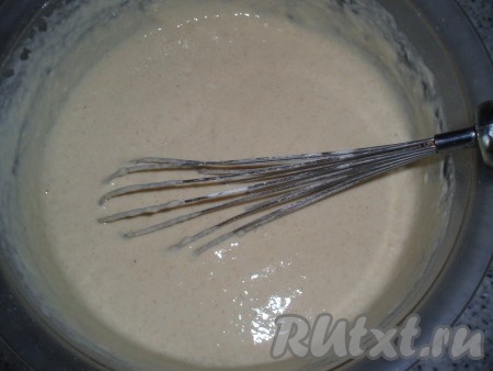 Тесто для оладий готово. Ему следует дать настояться минут 20.