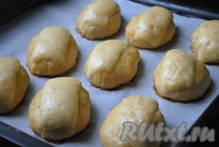 Запекать при той же температуре ещё 10 минут. 