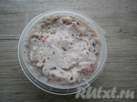 Готовое домашнее мороженое из сухого молока должно получиться рыхлым, в него свободно должна входить ложка.
