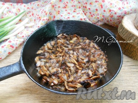 Жареные шампиньоны с луком