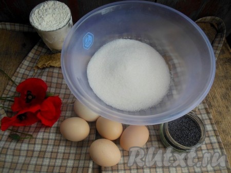 Подготовим продукты для приготовления бисквита с маком.