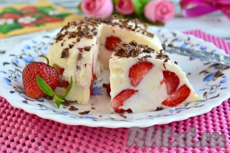 Сметанное желе с клубникой