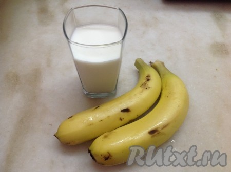 Подготовим продукты для приготовления бананового коктейля.