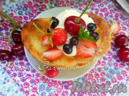 Подавайте оладушки с медом, джемом, сгущенным молоком или сметаной. Когда у меня много времени, я стараюсь, чтобы блюдо было не только вкусным, но и красивым.&nbsp;Приготовьте&nbsp;дрожжевые оладушки на молоке для своей семьи и порадуйте своих родных.
