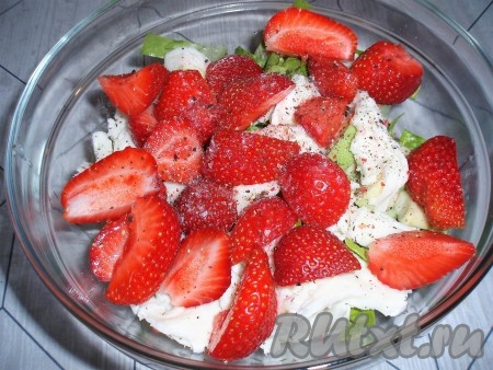 Посолить и поперчить по вкусу.