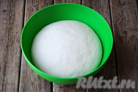 Через 1-1,5 часа тесто хорошо вырастет и увеличится в несколько раз.&nbsp;
