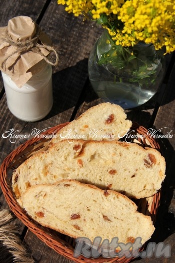 Батон с изюмом в духовке