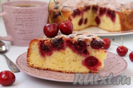 Бисквитный пирог с вишней