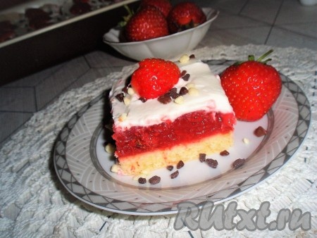 Клубничное пирожное со взбитыми сливками