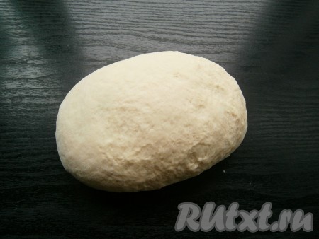 Тесто после "отдыха" приобретет замечательную структуру, оно станет более эластичным, податливым и совсем не липнущим к рукам.
