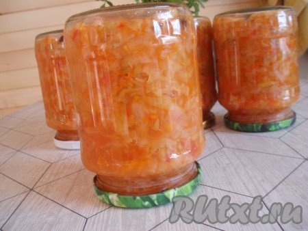 Из указанного количества продуктов у меня получились 4 баночки по 700 мл наивкуснейшей заправки для щей на зиму.
