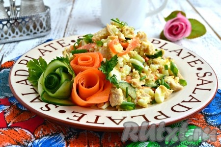 Салат с курицей с горчичной заправкой