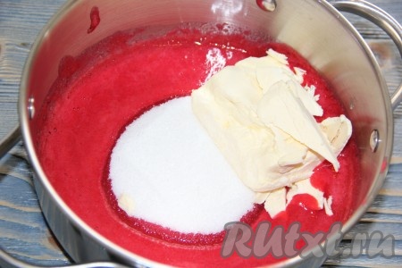 Затем добавить сливочное масло.
