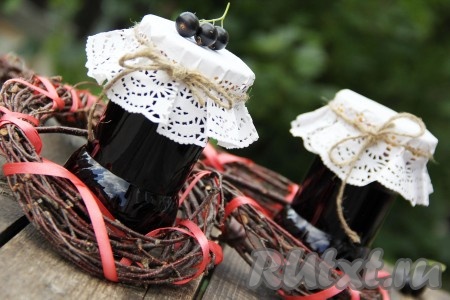 У меня получилось 3 баночки по 300 мл наивкуснейшего джема из чёрной смородины. Приготовить джем в хлебопечке по этому рецепту совсем несложно, а результат вам непременно понравится. 