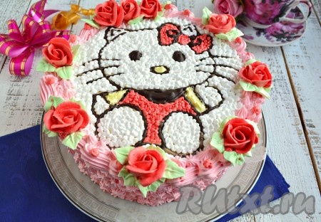 Украсить тортик можно еще бортиком, розочками, листочками и т.д., используя соответствующие насадки.